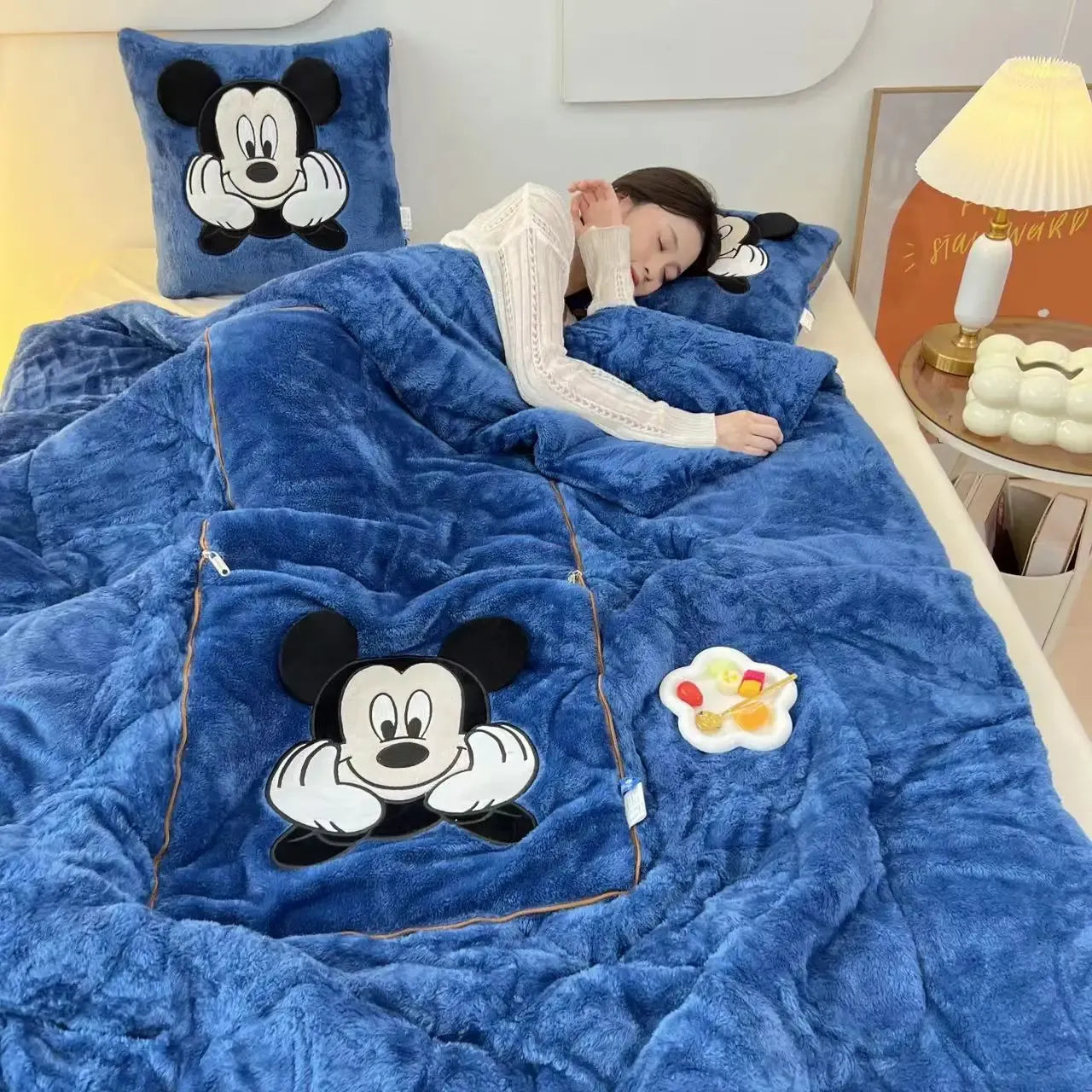CozyNest - Teppe Med Pute