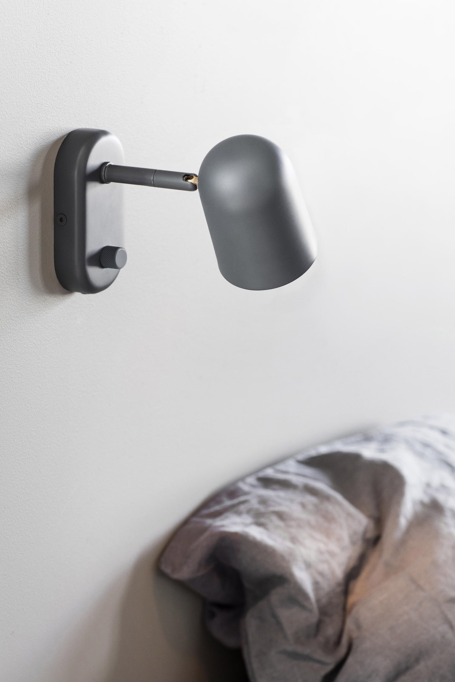 Buddy wall lamp